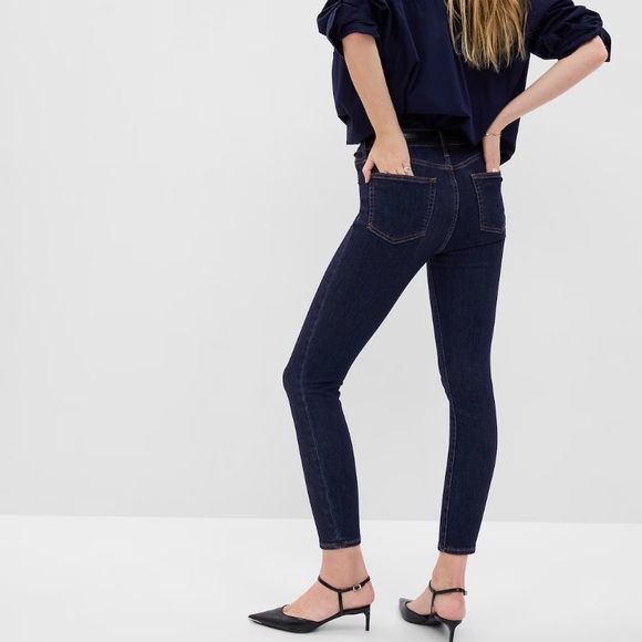 Gap Women’s Mid-Rise True Skinny Dark Wash Jeans (28T) - Picture 3 of 3